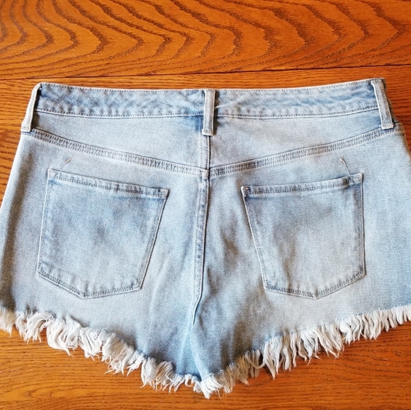 Mossimo High Rise Short - Picture 2 of 5